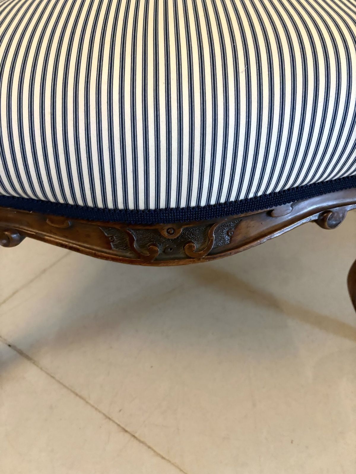 Superb Quality Carved Walnut Antique 19th Century Ladies Chair photo for sale