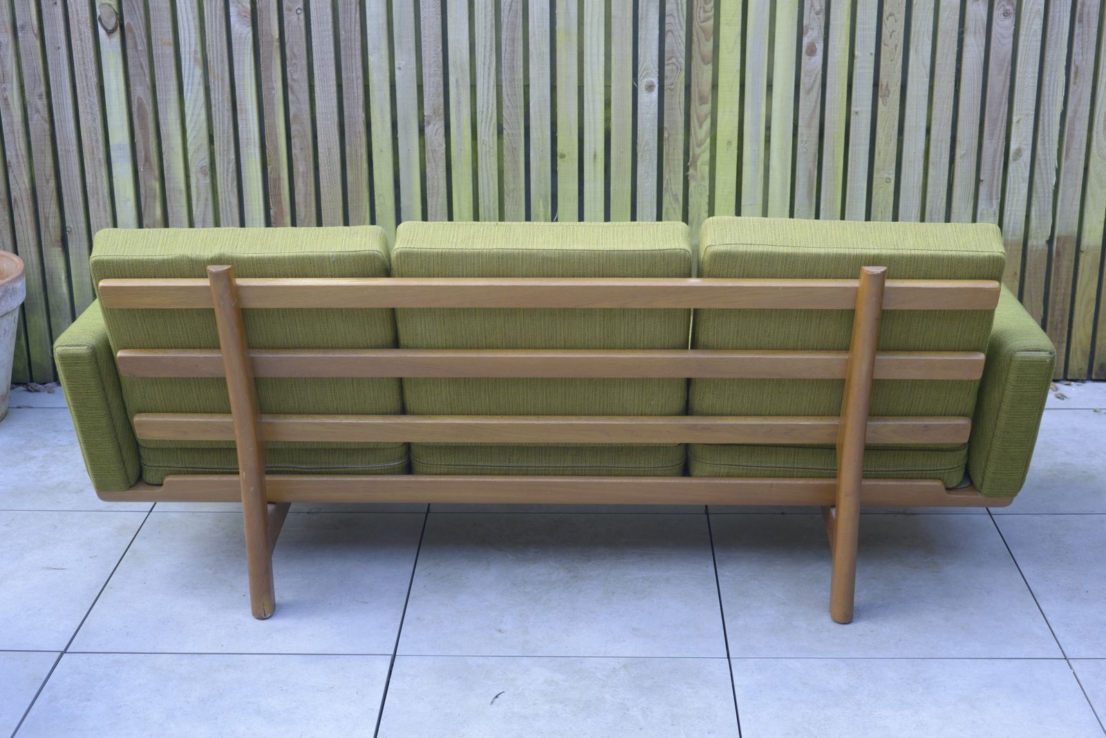 Hans Wegner, Ge236 Getama Sofa. In Oak And Green Wool Upholstery. Danish, 1950s. photo 3985.0