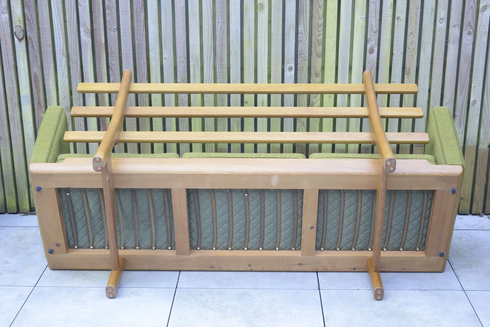 Hans Wegner, Ge236 Getama Sofa. In Oak And Green Wool Upholstery. Danish, 1950s. photo vinterior