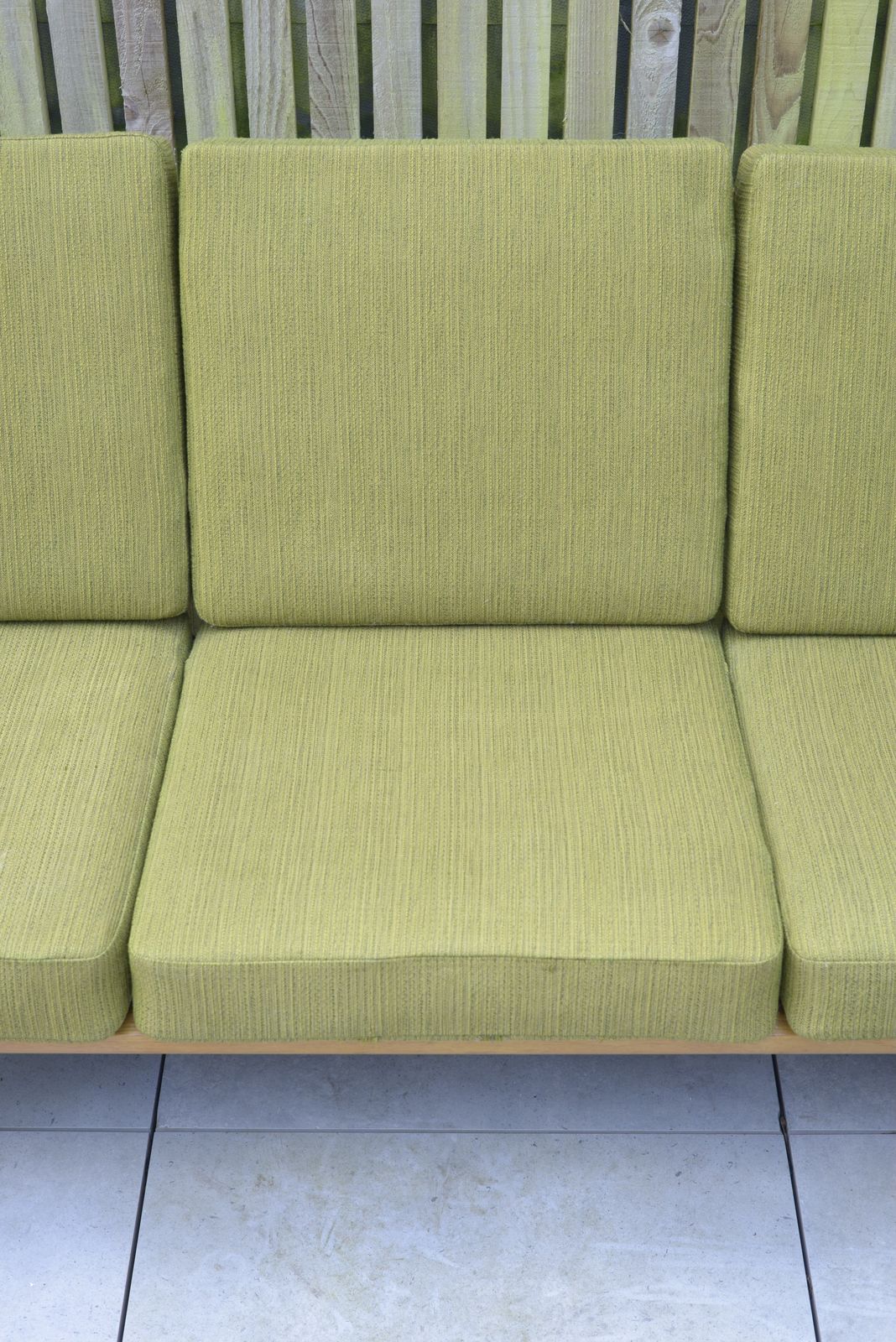 Hans Wegner, Ge236 Getama Sofa. In Oak And Green Wool Upholstery. Danish, 1950s. photo vintage
