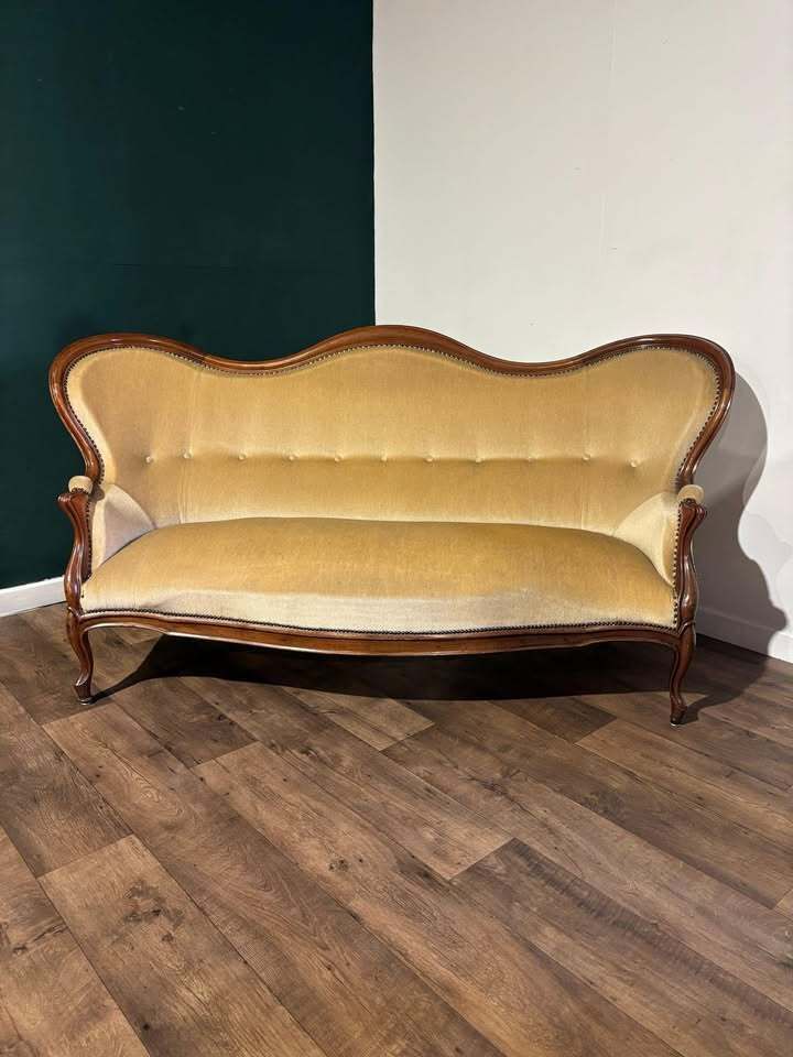 photo vinterior Victorian Mahogany Framed Sofa