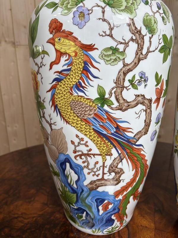 Paire De Vases Balustres En Porcelaine photo for sale