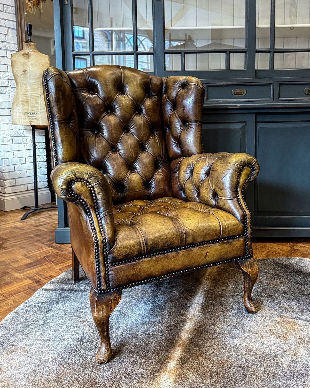 Victorian Buttoned Leather Armchair photo furniture