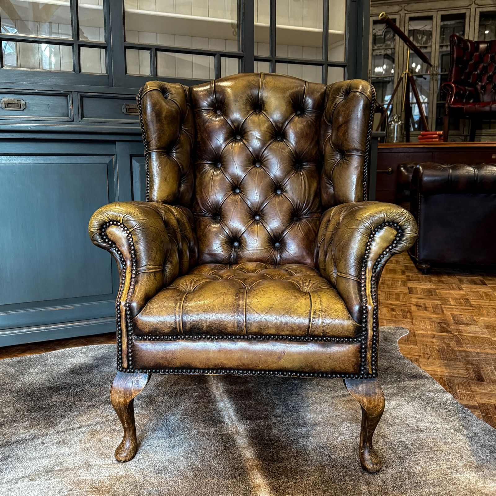1350.0 Victorian Buttoned Leather Armchair photo