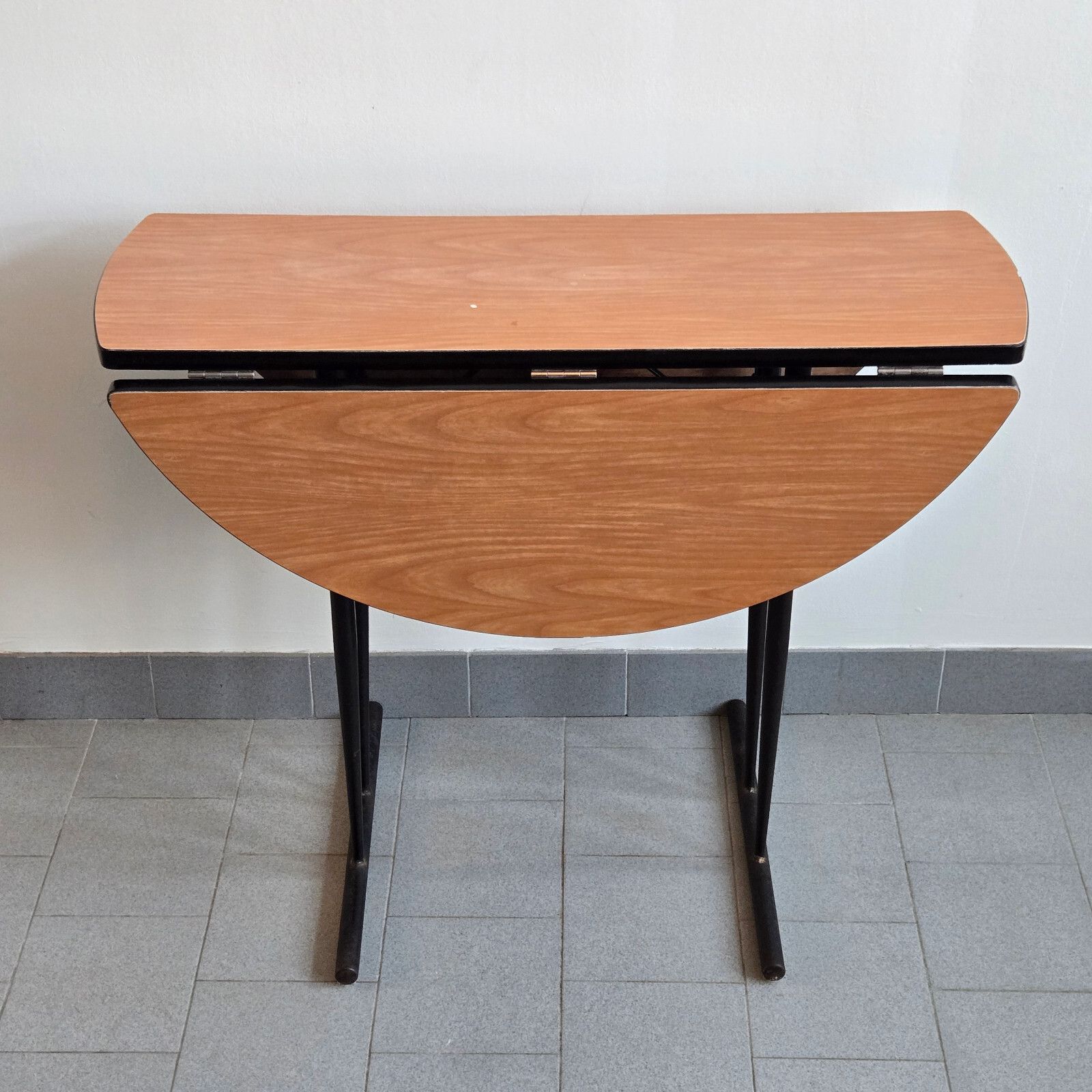 Vintage 1950s Formica 50s Retro Zazou Extendable Folding Round Dining Table photo for sale