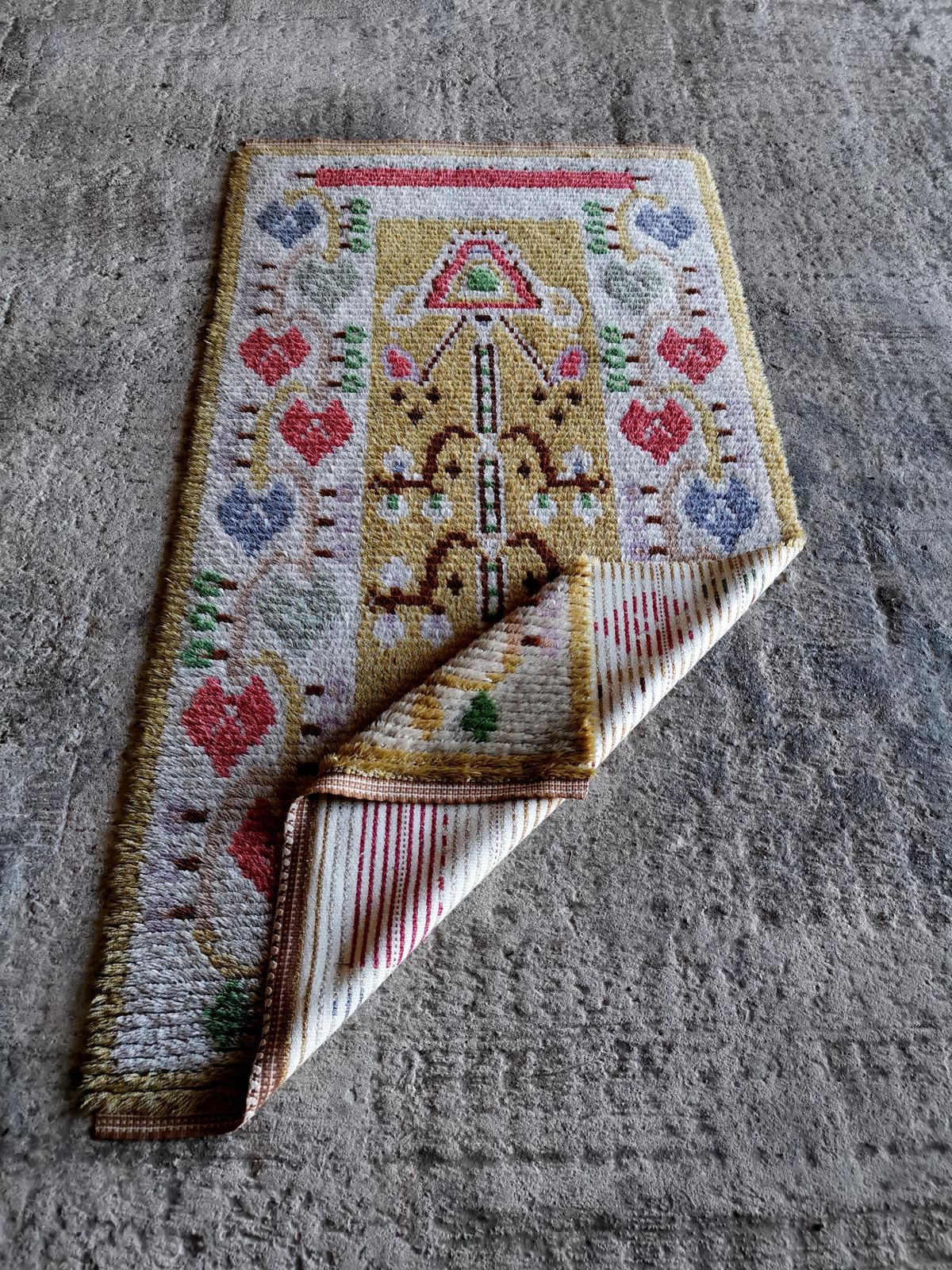 Swedish 1920s Rya Wool Rug, Flower Motif. Pure Wool, Rare Mint Condition. photo furniture