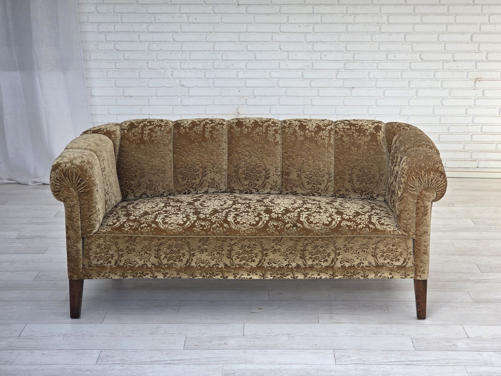 Ca. Jaren 1960, 3 Zitsbank Deens Design, Groen Meubelvelours, Essenhout Poten. photo furniture