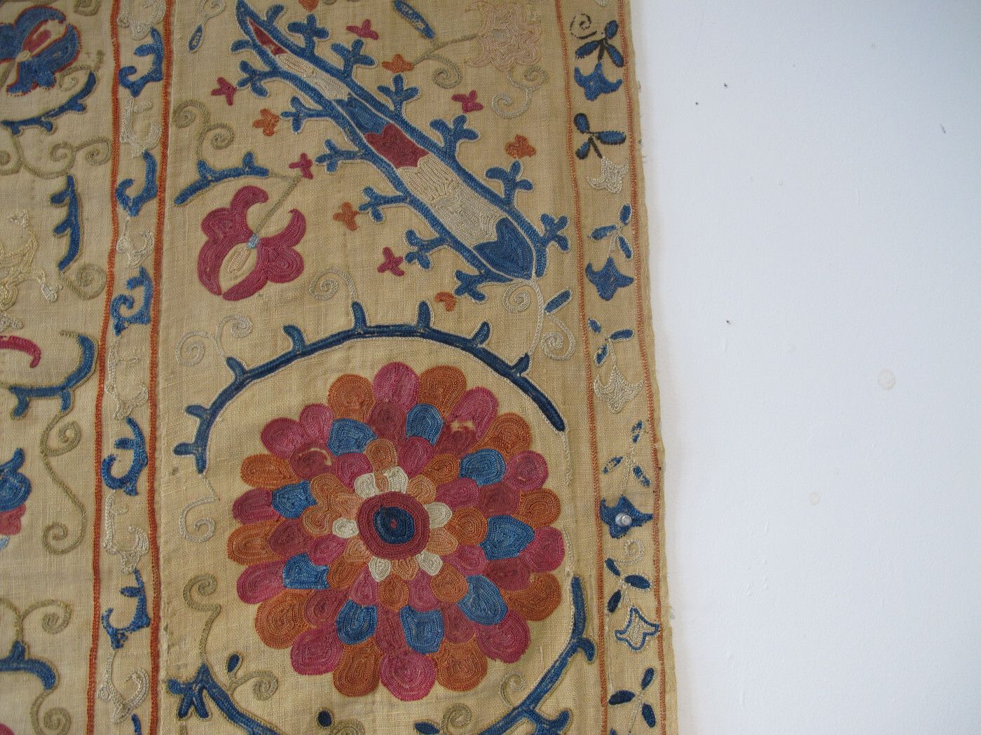 photo furniture Antique Bokhara Silk Embroidered Suzani, Circa 1860, 1.36m X 0.99m