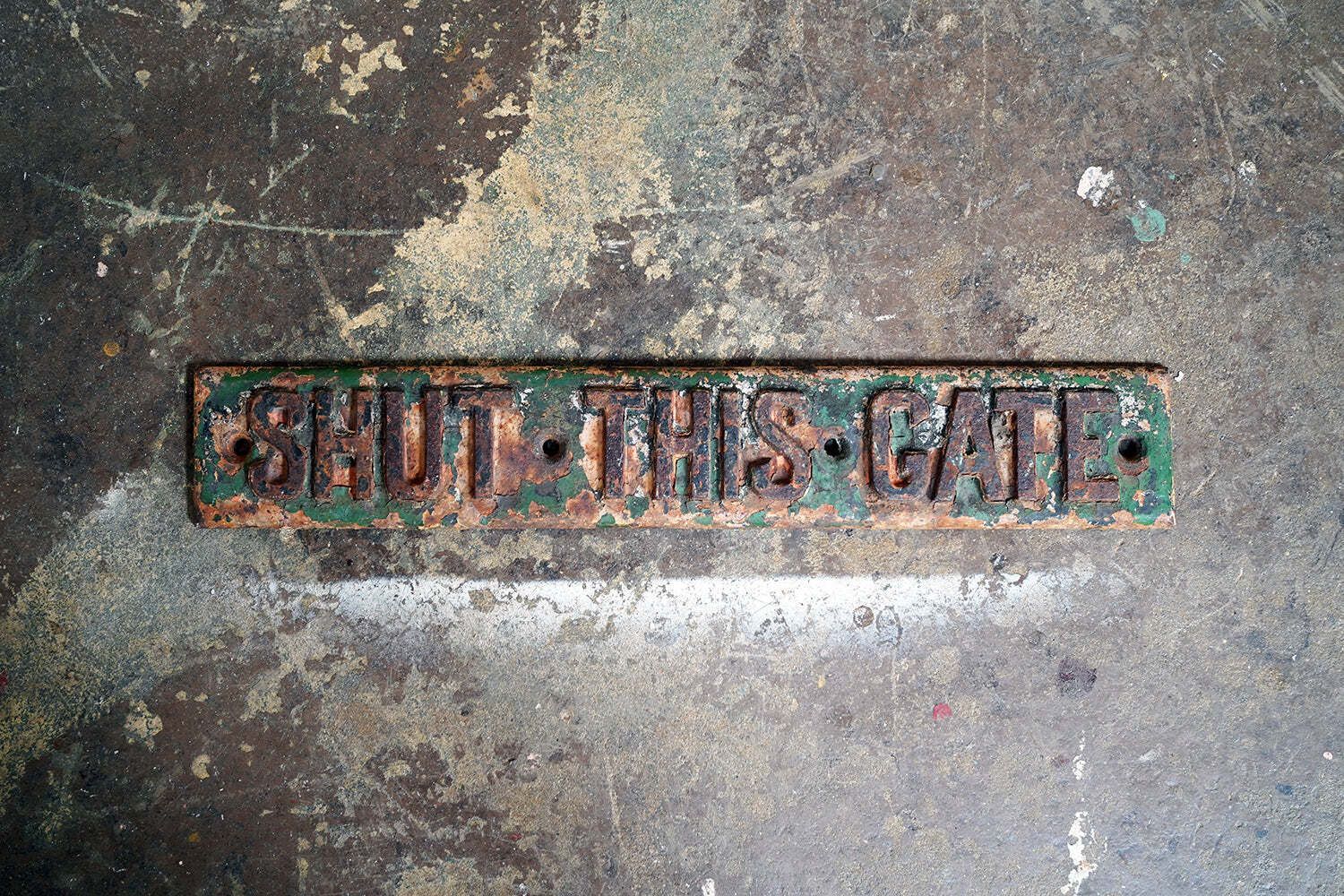 An Early 20thc London & Southwestern Railway Painted Cast Iron Sign; ‘Shut This Gate’ photo 320.0