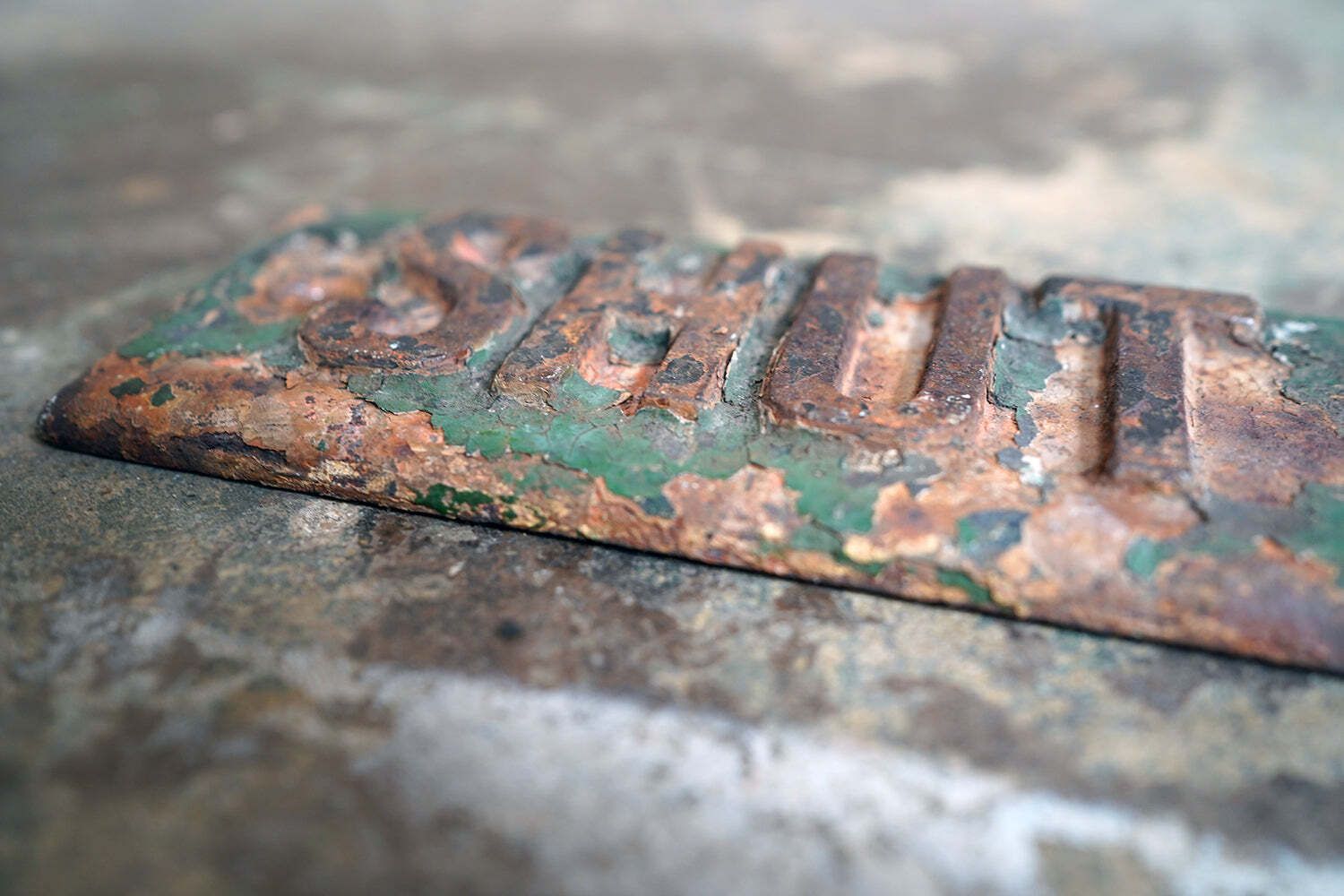 photo furniture An Early 20thc London & Southwestern Railway Painted Cast Iron Sign; ‘Shut This Gate’