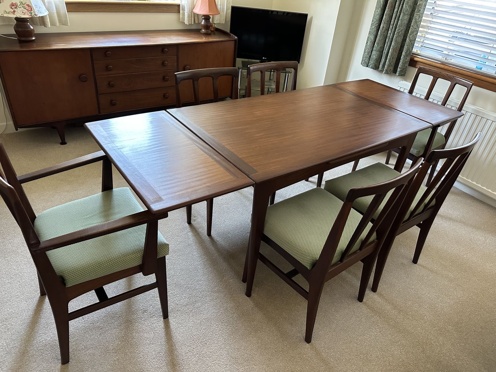 Dininroom Suite Of Furniture From 1970's   Exceptional Condition & Quality   8 Chairs Incl 2 Carvers