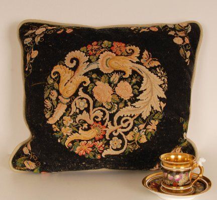 19th Century French Needlepoint Cushion Throw Cushion Floral Design Textile Art photo vinterior