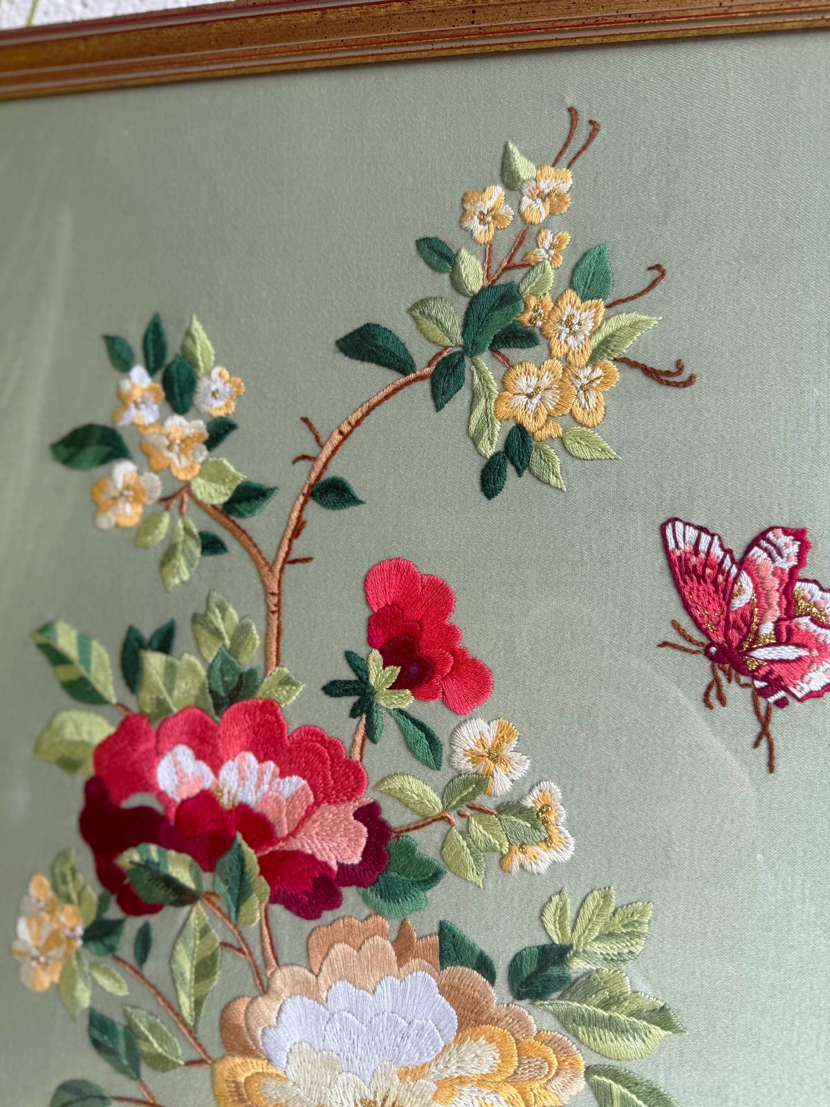 Charming Framed English Vintage Floral Embroidery photo 135.0