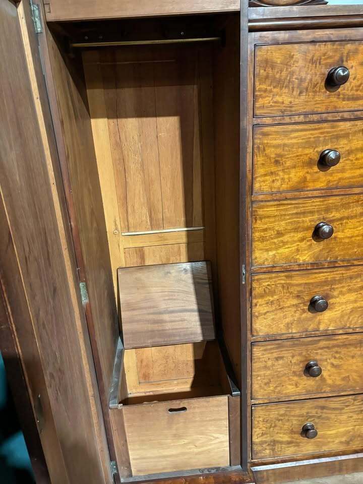 Large Victorian Gentlemans Sentry Compactum Wardrobe photo 1189.0
