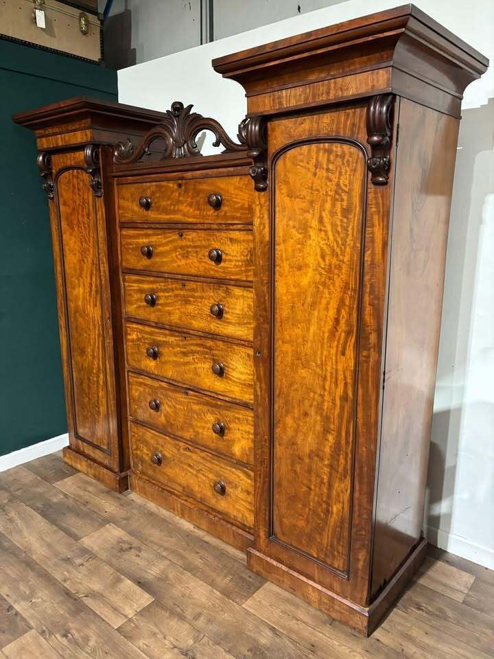 Large Victorian Gentlemans Sentry Compactum Wardrobe photo vinterior