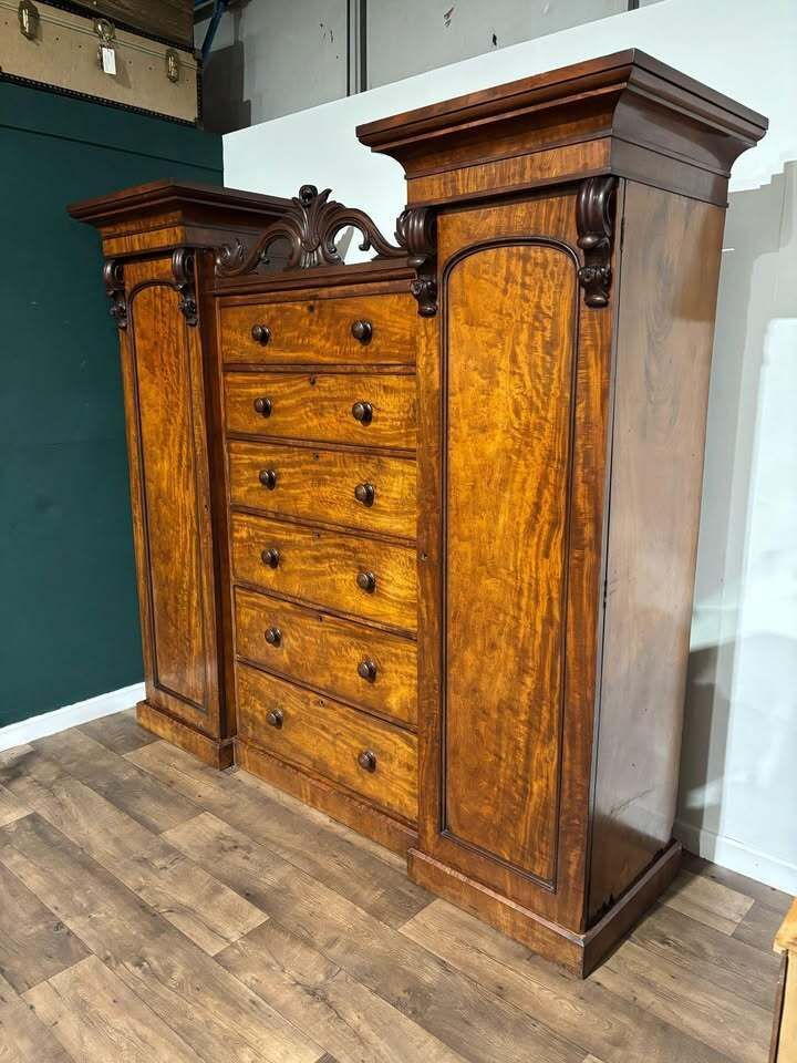 1189.0 Large Victorian Gentlemans Sentry Compactum Wardrobe photo