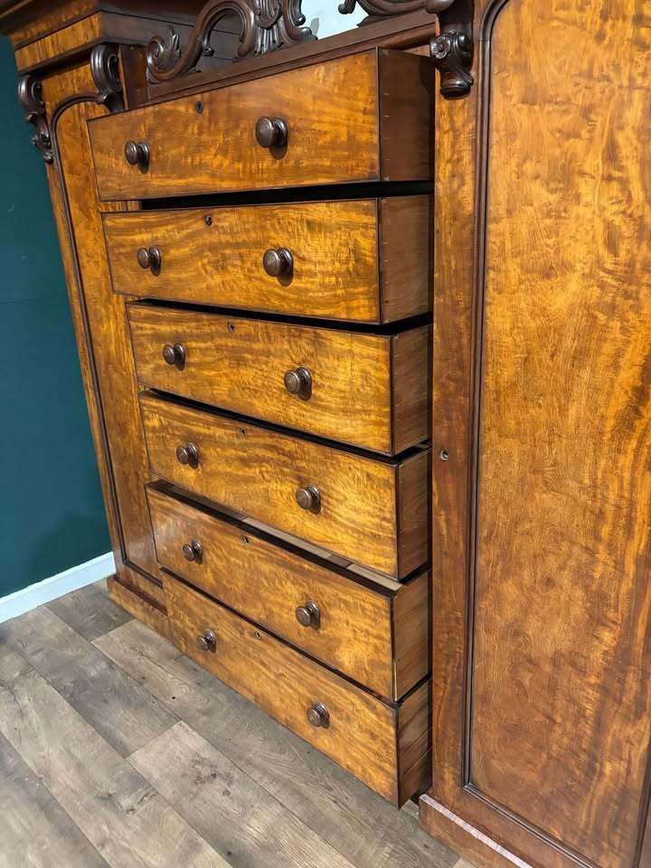 photo vinterior Large Victorian Gentlemans Sentry Compactum Wardrobe