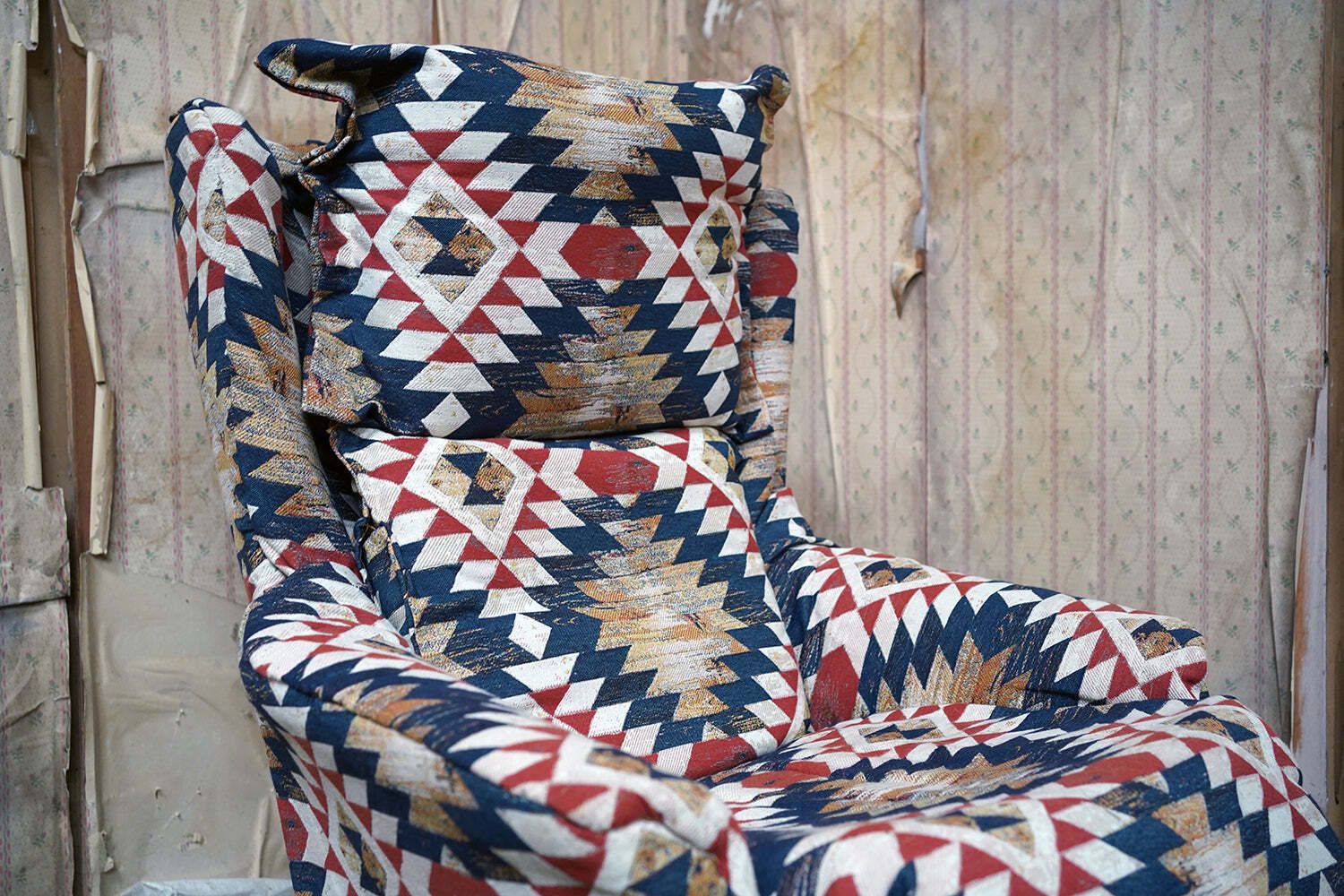 A Late 20thc Maimana Kilim Upholstered Swivel Lounge Armchair C.1980 photo 880.0