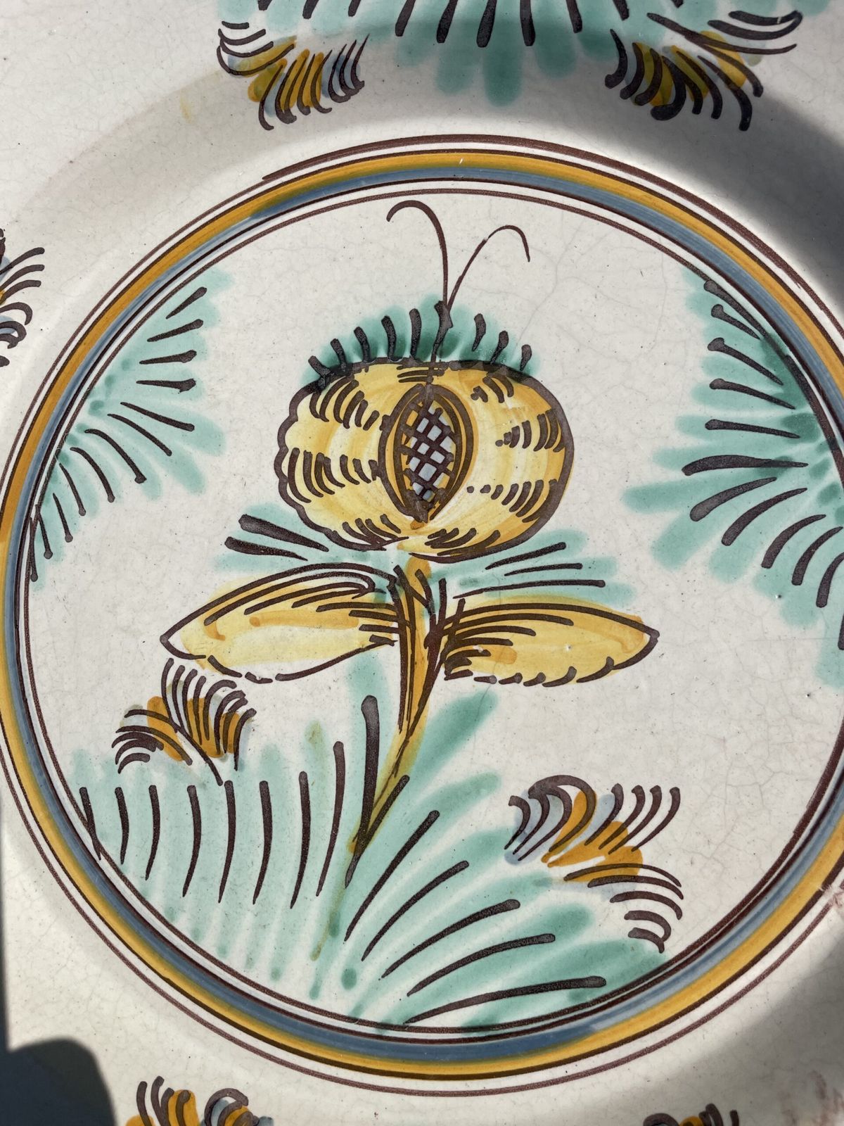 Large Italian Platter From The Naples Area,(Circa 1880) Decorated With Stylised Flowers And Foliage photo vinterior