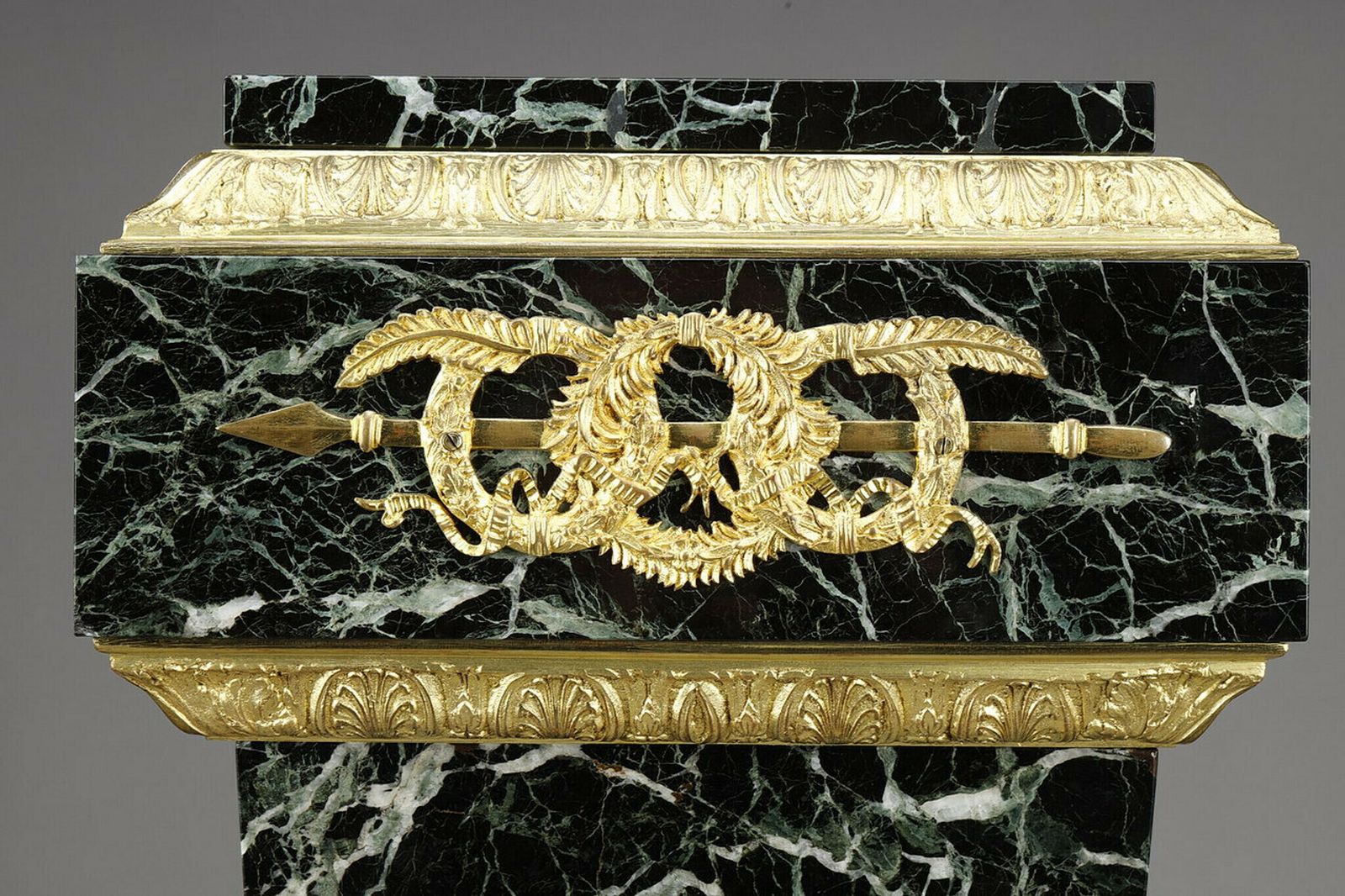 Column In Green Marble Veneer And Gilt Bronze Decoration, Empire Style photo vinterior