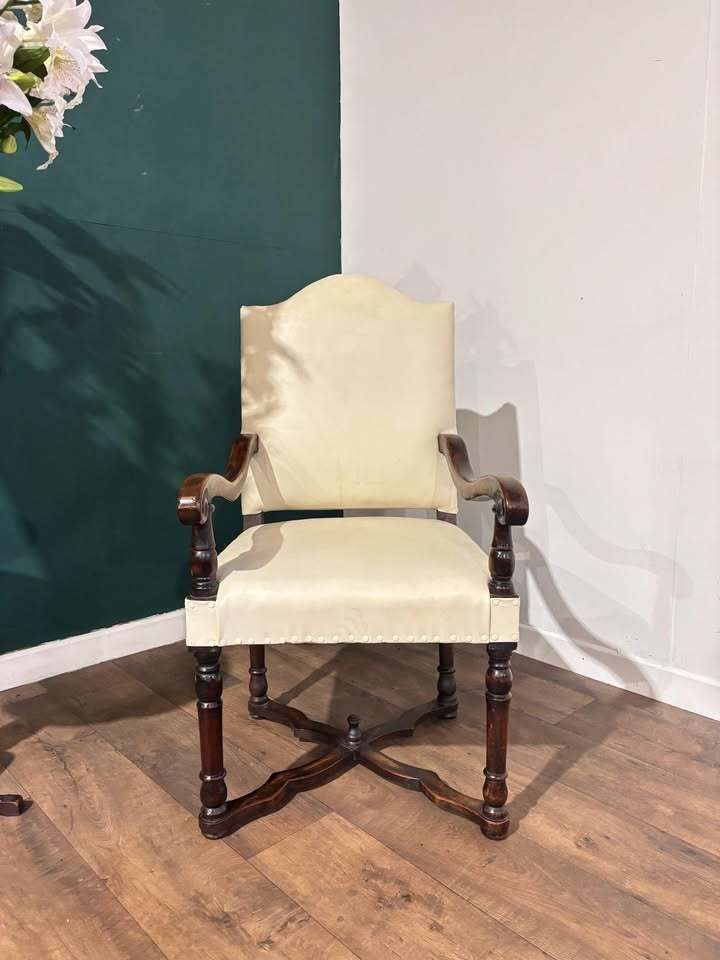 photo vinterior Leather Upholstered Side Armchair
