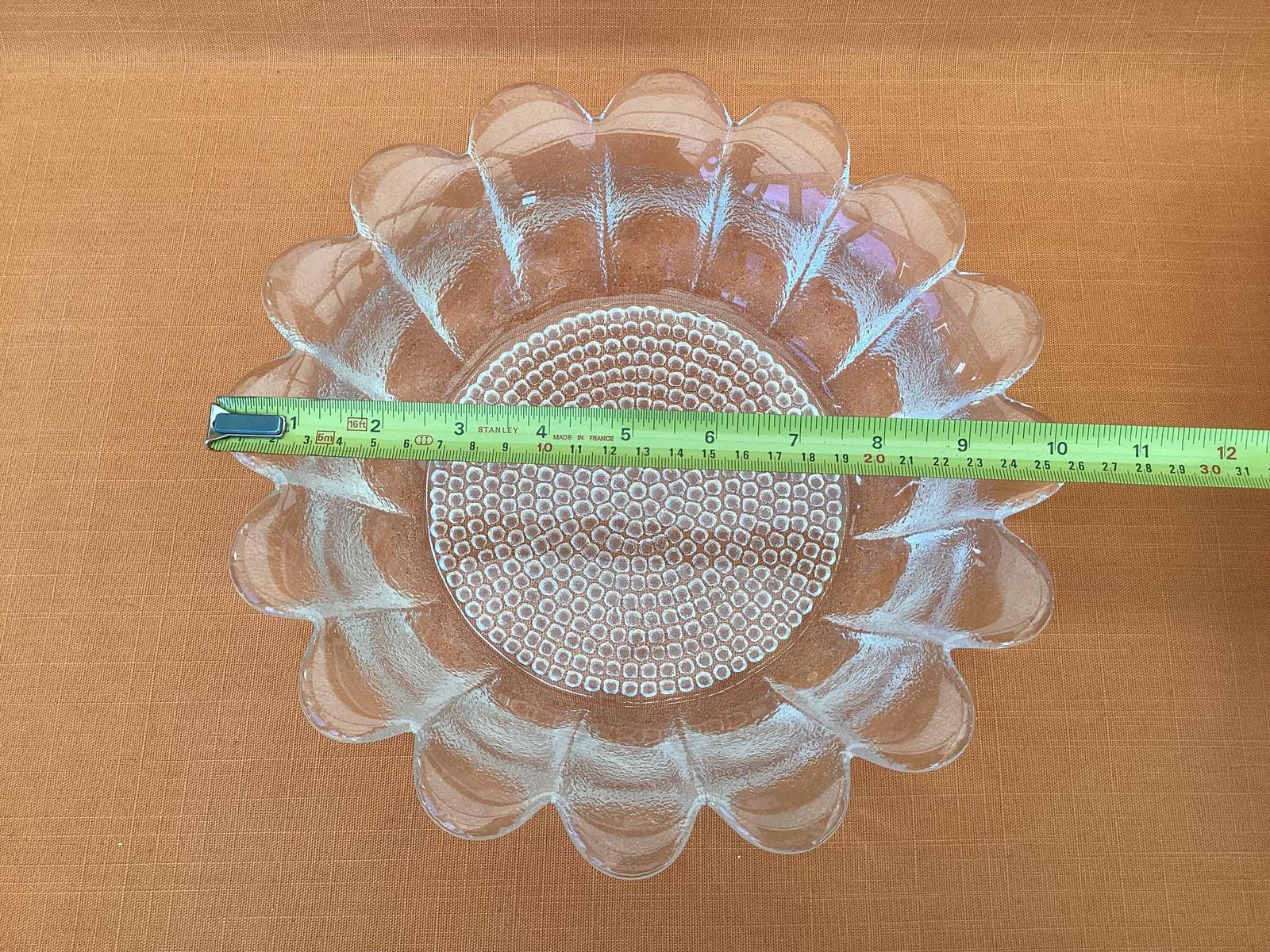 photo furniture Dartington Daisy Shallow Fruit Bowl 10.25” Diameter In Original Box, Frank Thrower Design, Dartington Crystal, Large Dartington Daisy Bowl