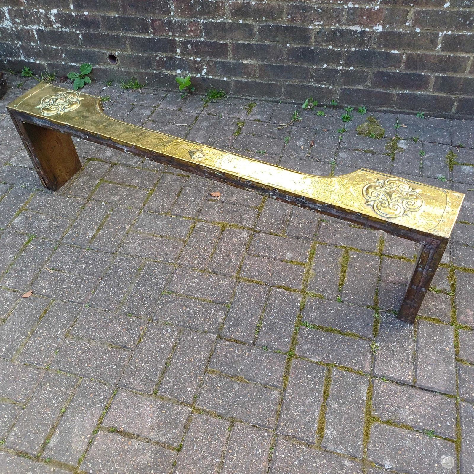 Antique Brass Clad Fireplace Fender Late Victorian Or Edwardian, Hand Tooled Arts & Crafts Gothic Revival Style photo vintage