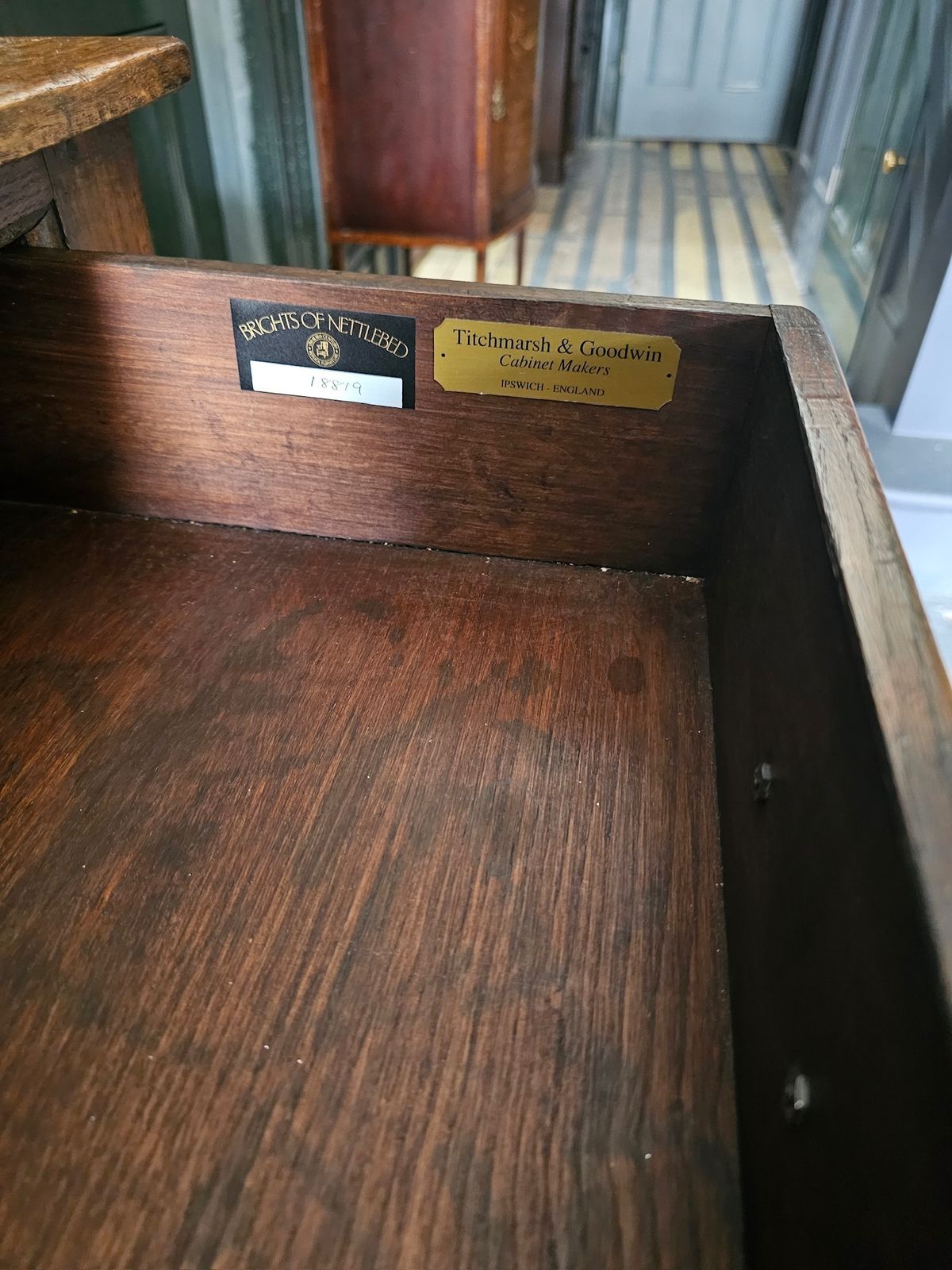 photo furniture Oak Dresser