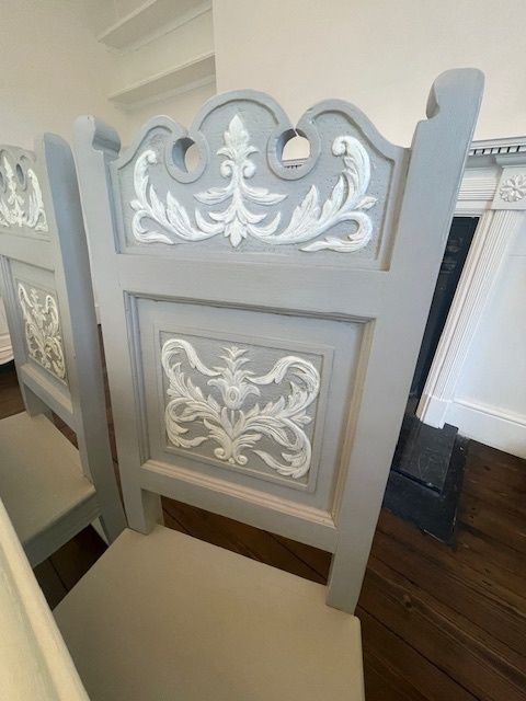 photo furniture Chalk Painted Rustic French Style Dining Table & 6 Chairs