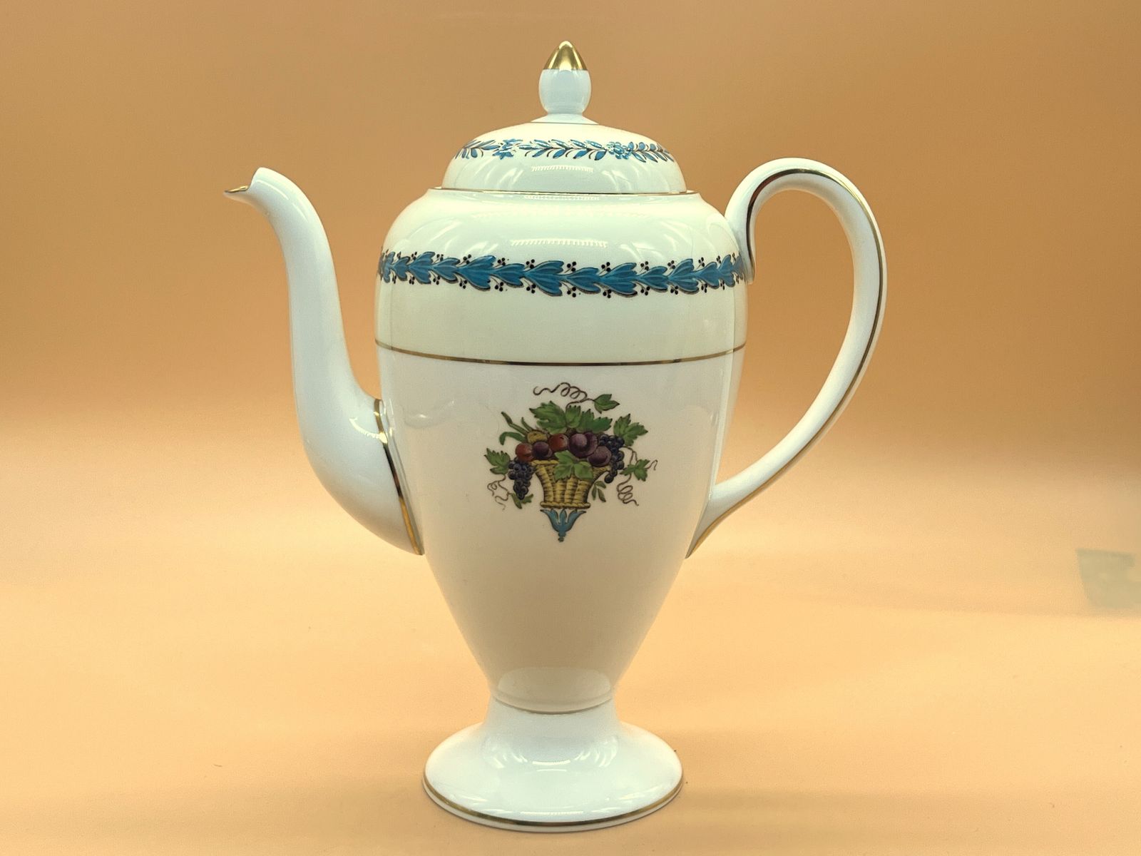 Vintage Wedgwood China Appledore Design 1.25 Pint Capacity Coffee Pot. W3257.
