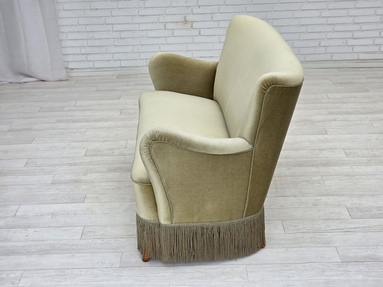 Ca. Jaren 1960, Deense 2 Zitsbank, Groen Meubelvelours, Beukenhouten Poten. photo for sale