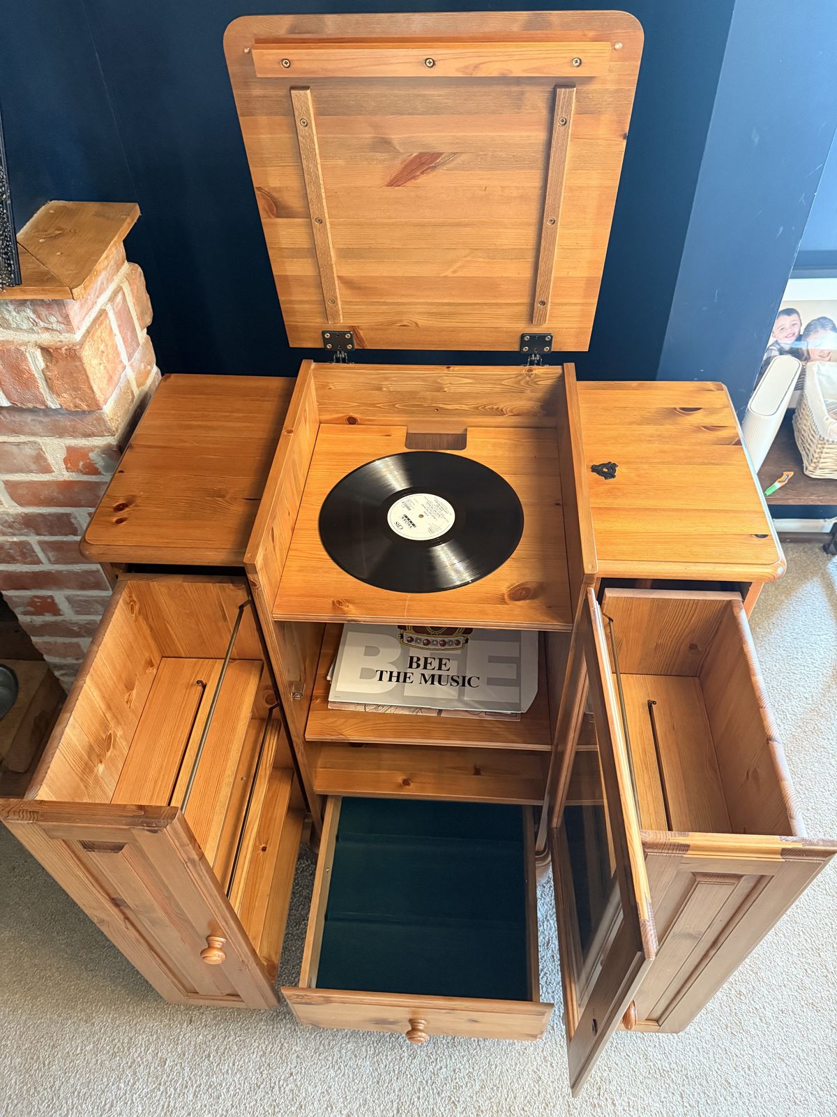 Vintage Ducal Victoria Pine Hi Fi Cabinet With Matching Side Units – 1998 And A Tv Stand photo 180.0