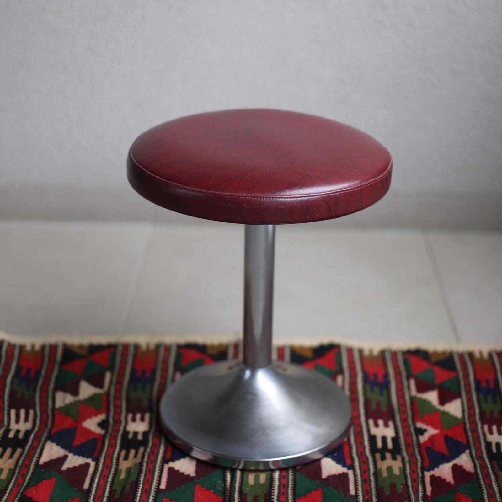 Vintage Bar Stool / Mcm Furniture / Mcm Chair / Industrial Bar Stool / Mid Century Modern 70s Tulip Base Bar Stools / Made In Yugoslavia photo buy