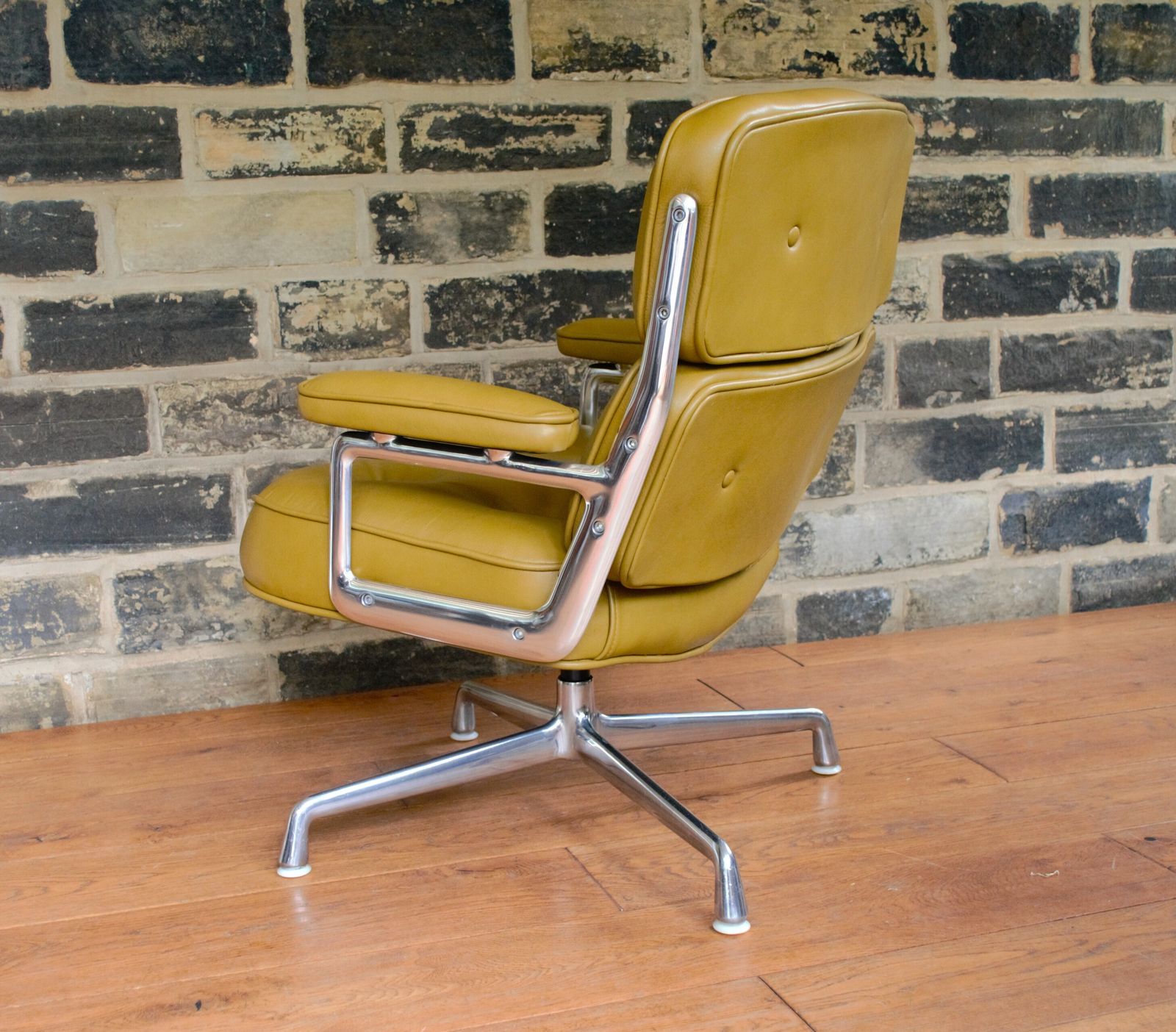 Eames Lobby Chair    Restored / New Leather Upholstery ( See Images ) photo 4450.0
