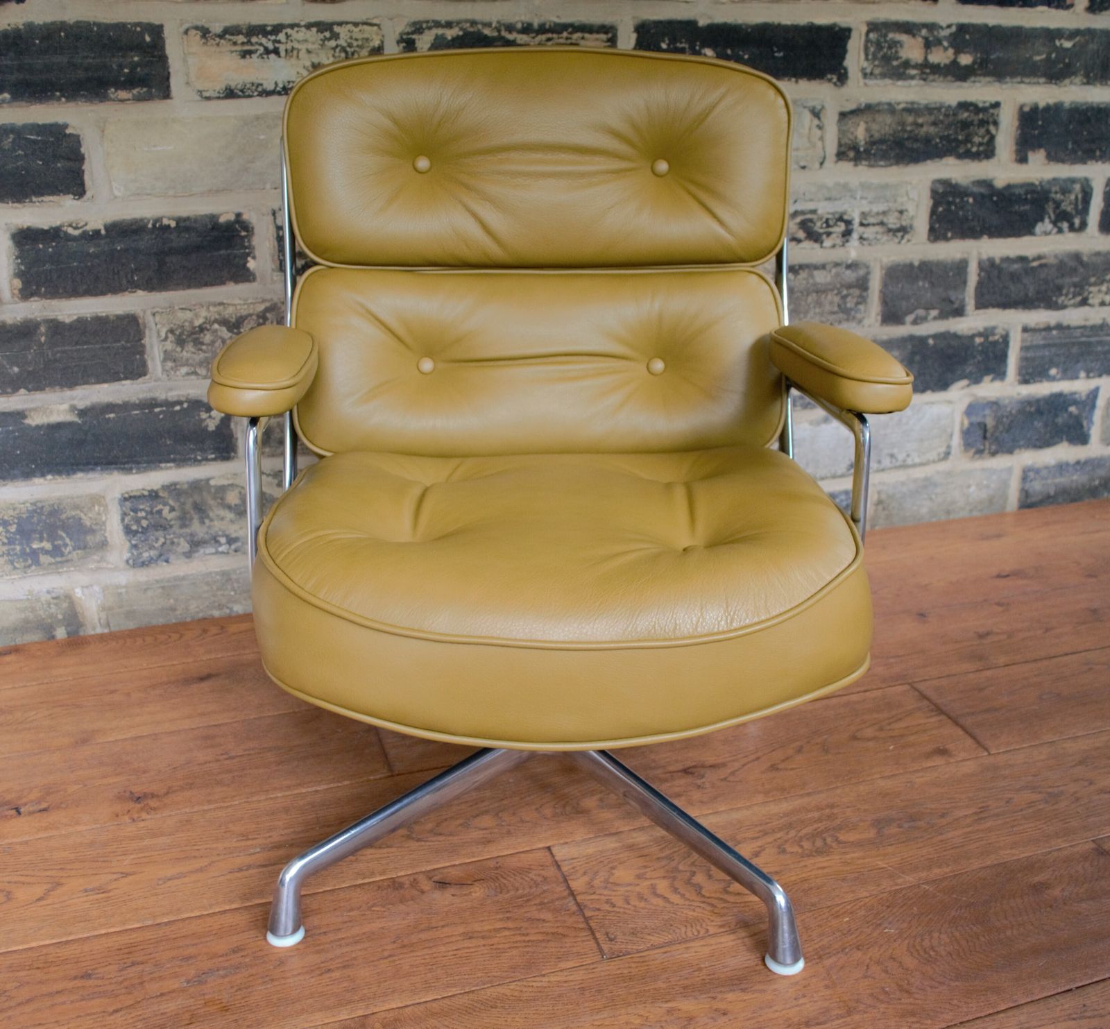 Eames Lobby Chair    Restored / New Leather Upholstery ( See Images ) photo buy