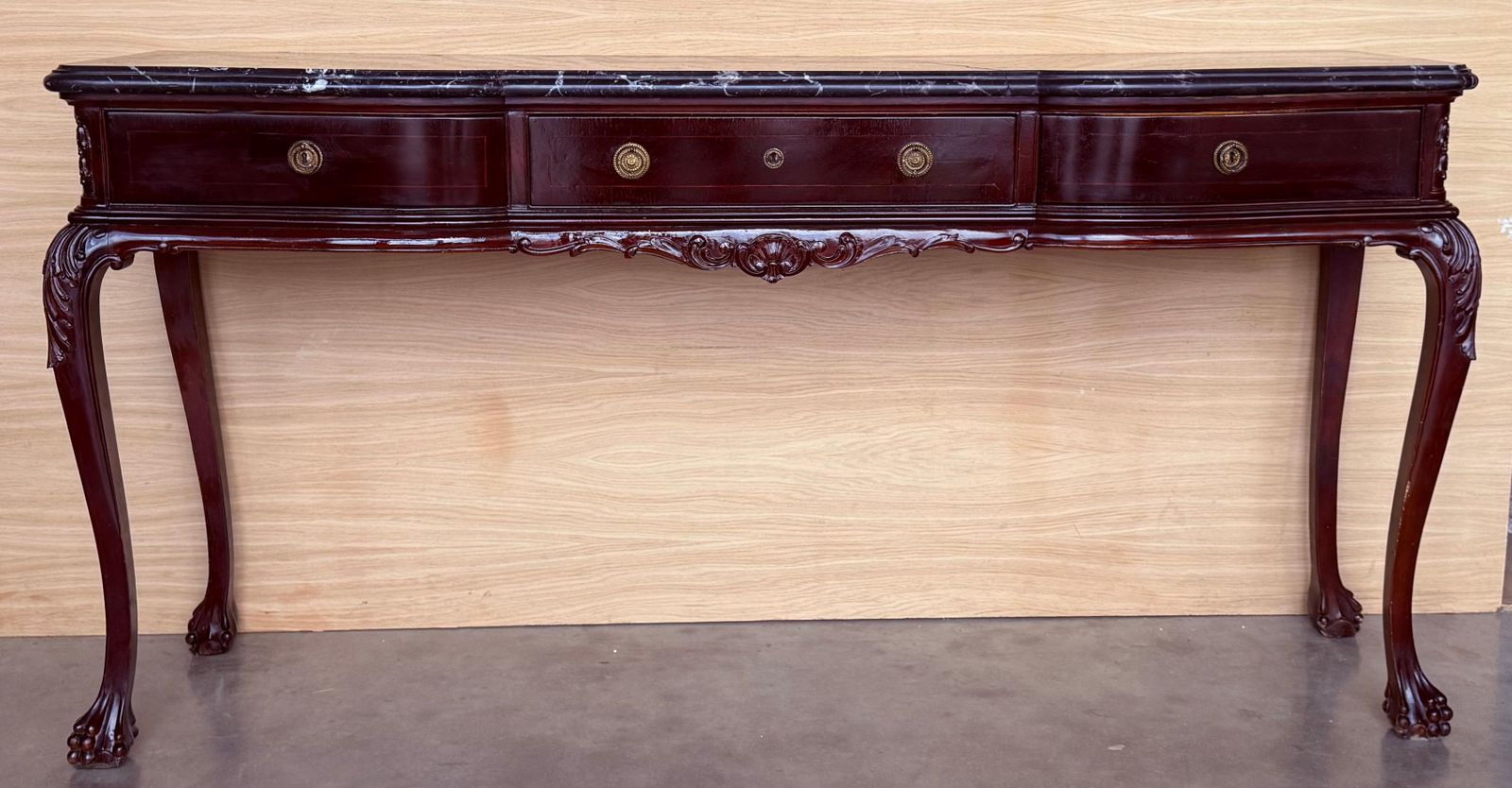 Console Regency à trois tiroirs, plateau en marbre noir photo furniture
