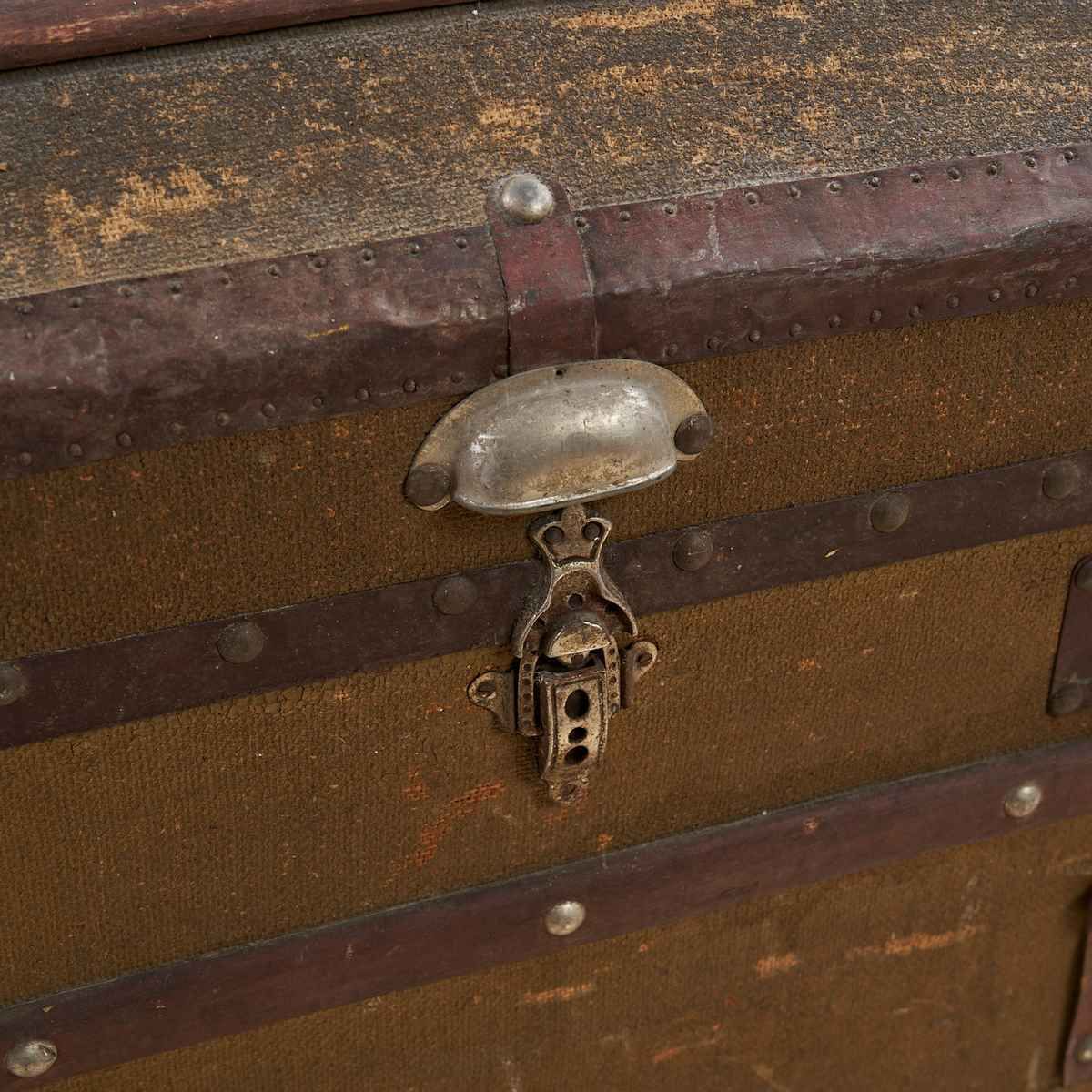 Trunk Vintage Wooden Box, Vincenzo Di Pasquale Napoli photo furniture
