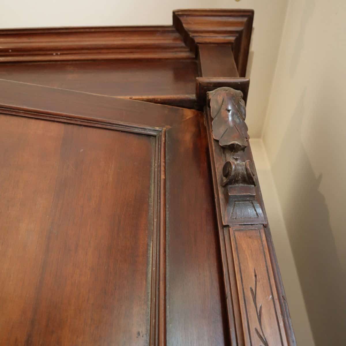 photo vintage Large Vintage Wooden Closet