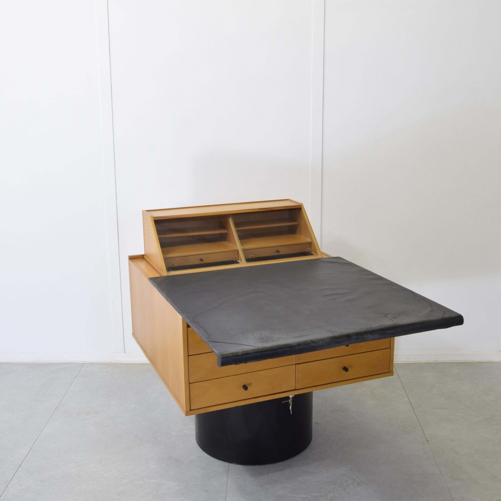 Gianfranco Frattini Desk Sesamo For Bernini 1980s photo furniture