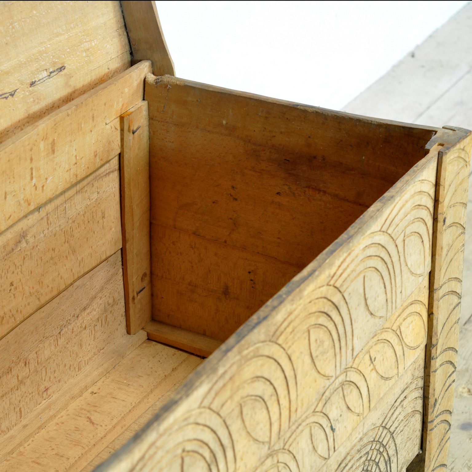 Antique Shepherd’s Chest, 1850’s photo vinterior