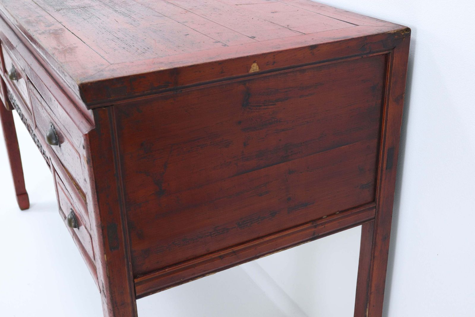 Early 20th Century Red Lacquered Chinese Console Table photo vinterior