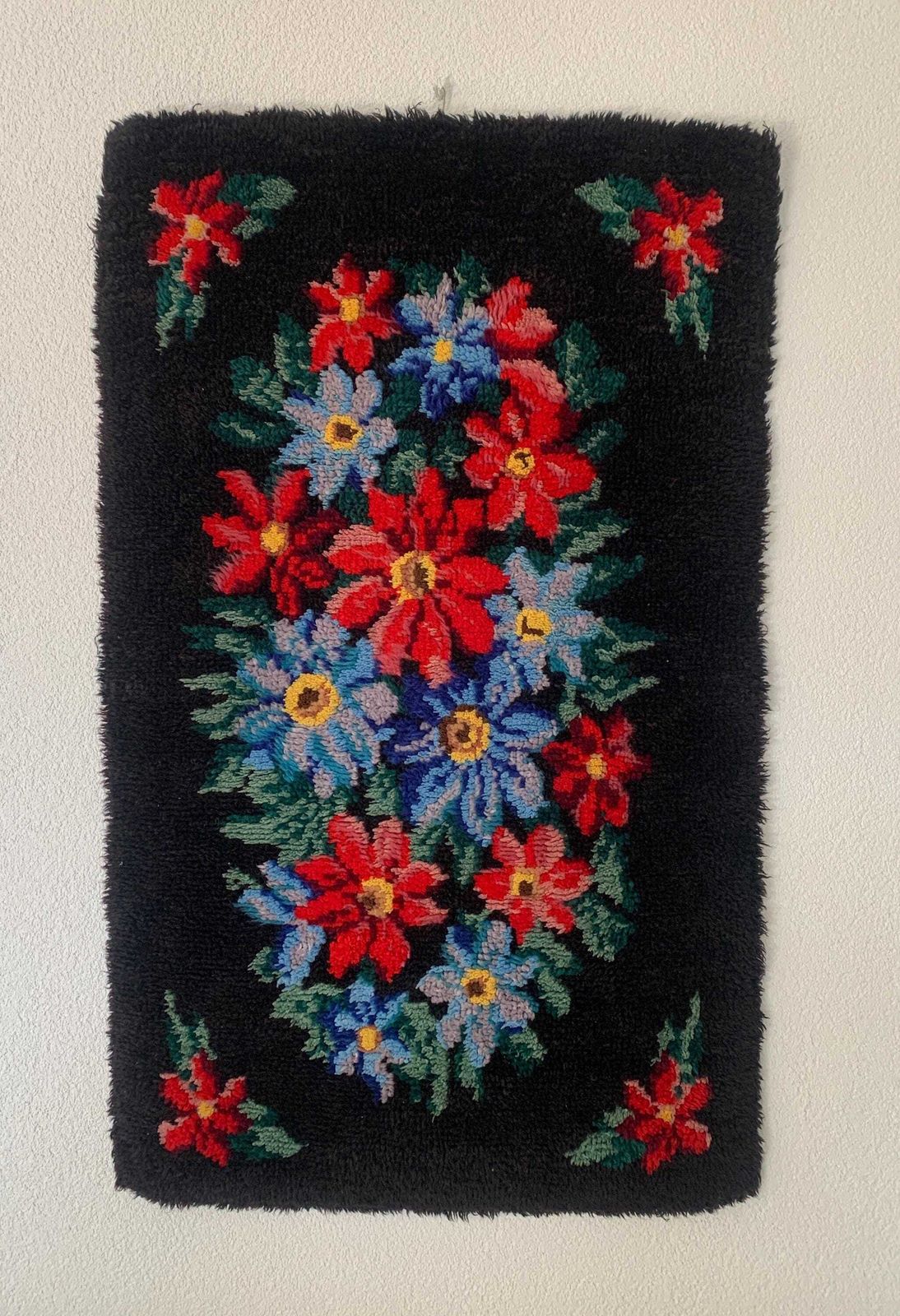 Wall Tapestry | Smyrna Wall Hanging | Hand Knotted Tapestry | 70s Wall Hanging | Midcentury Decor | Flower Lovers | Flower Wall Hanging