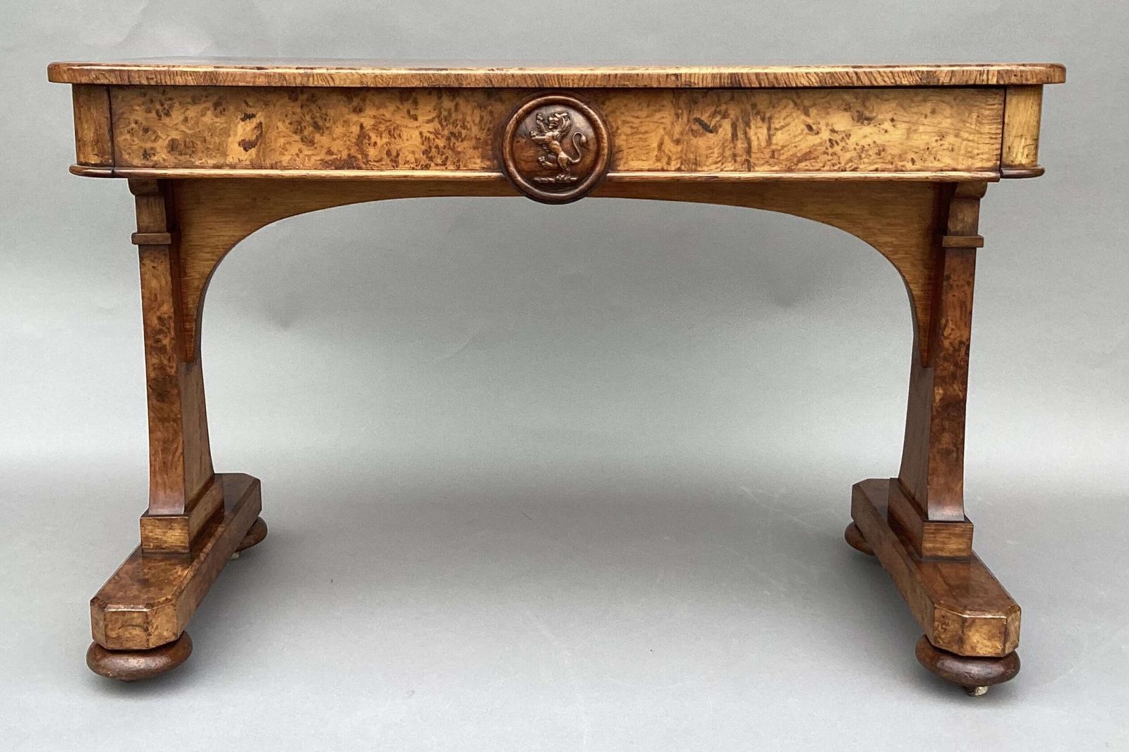 photo vinterior Good Mid C19th Burr And Pollard Oak Centre Table; James Winter & Sons, London