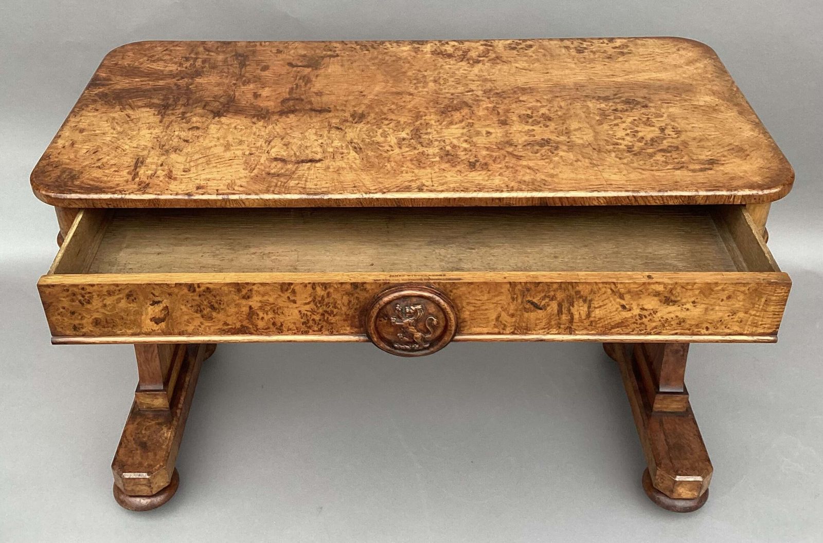 photo vintage Good Mid C19th Burr And Pollard Oak Centre Table; James Winter & Sons, London