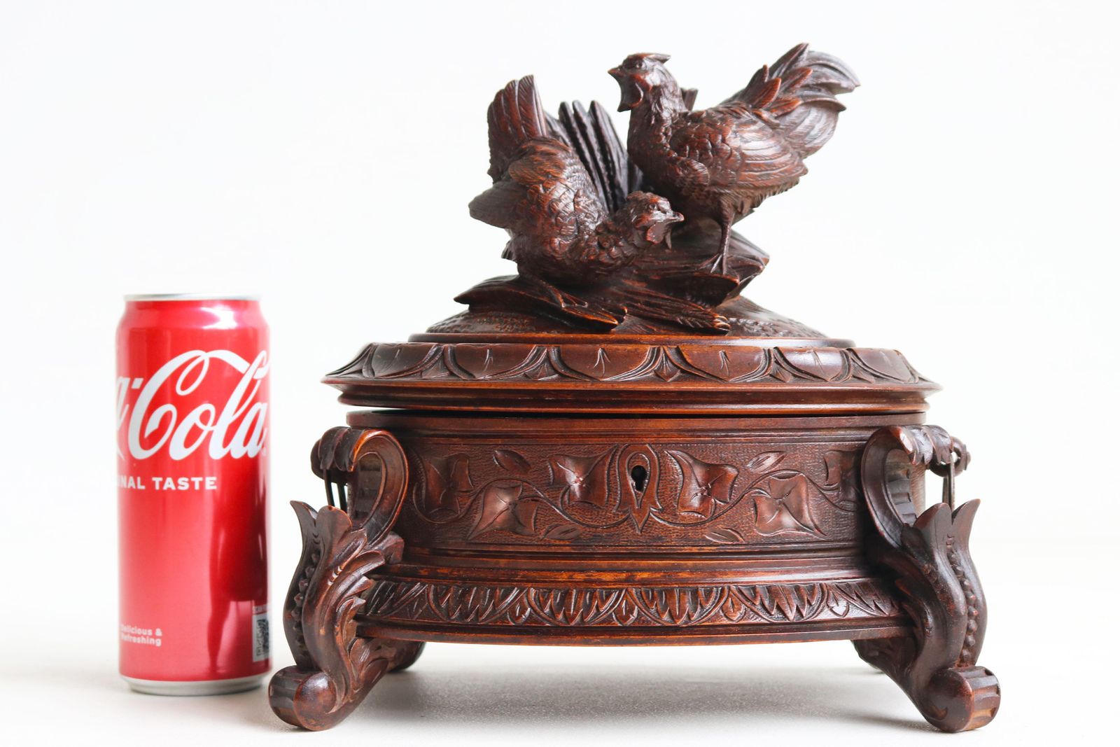 Oval Jewelry Box Carved Walnut Swiss 19th Century Black Forest photo vinterior