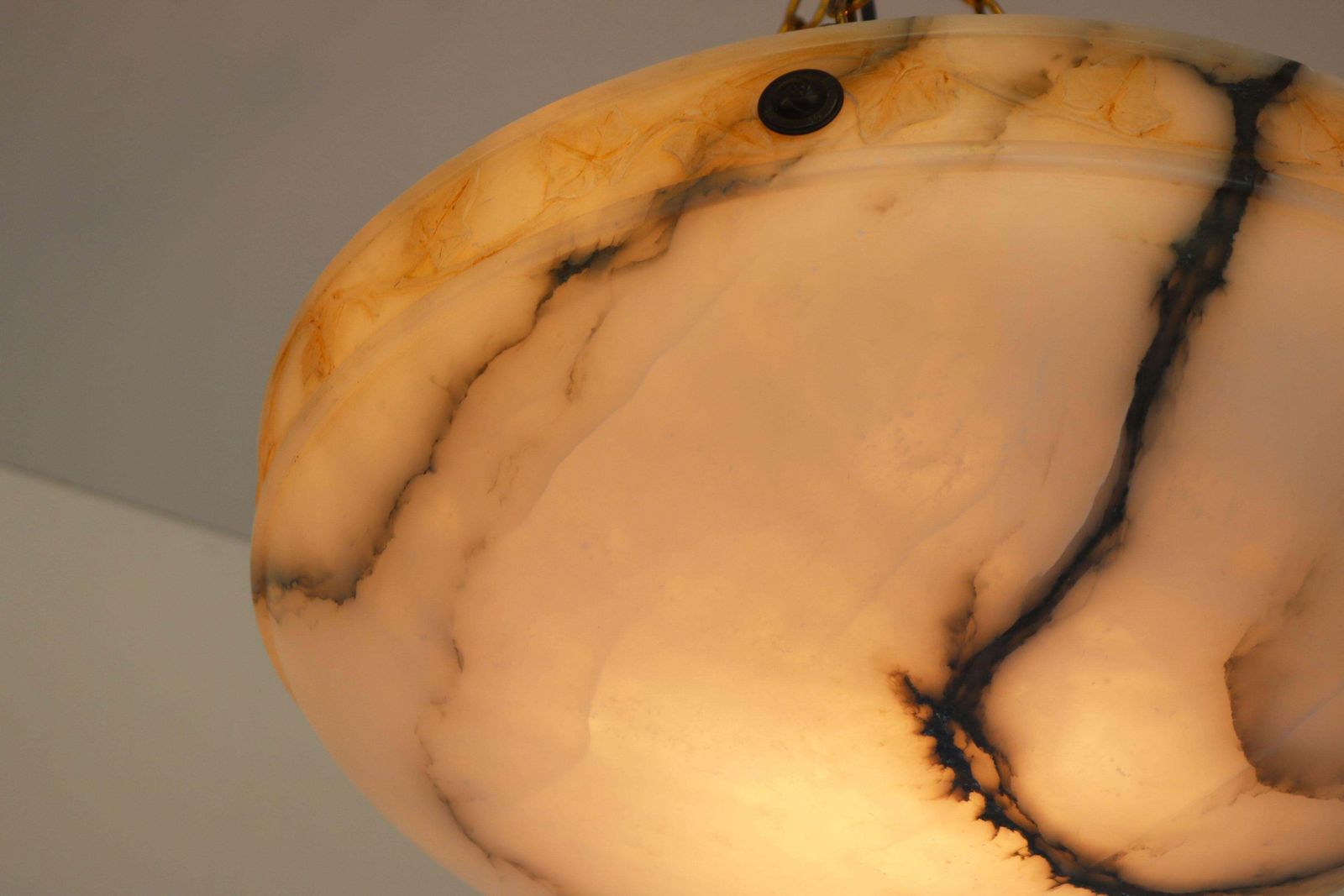 Verlichting Grote ø 50,3 Cm Witte Alabasten Art Nouveau Hanglamp Met Gesneden Bladeren photo