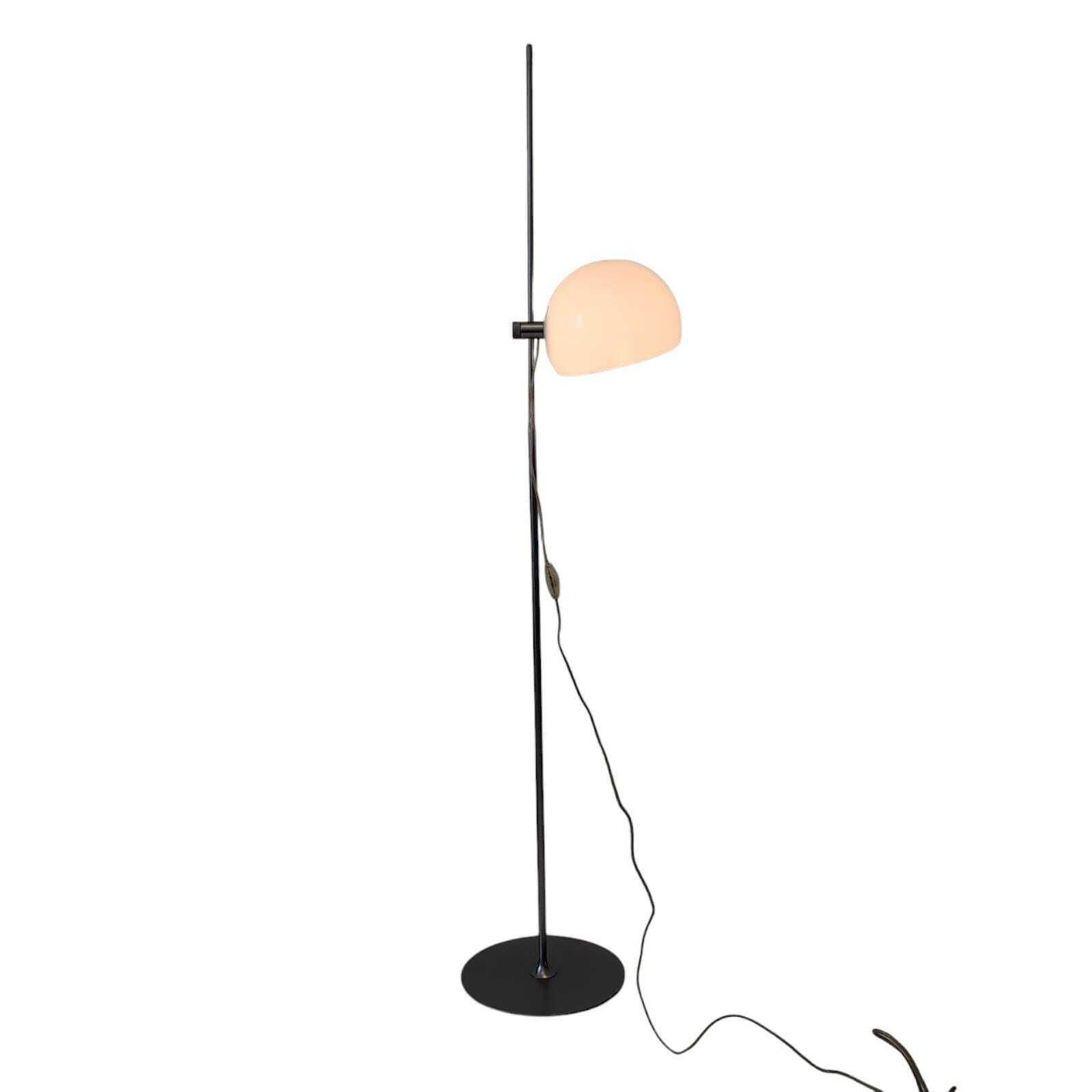 photo furniture Vintage Joe Floor By Josep Sancho Voor Modiss – Verstelbare Opaline Globe 2004