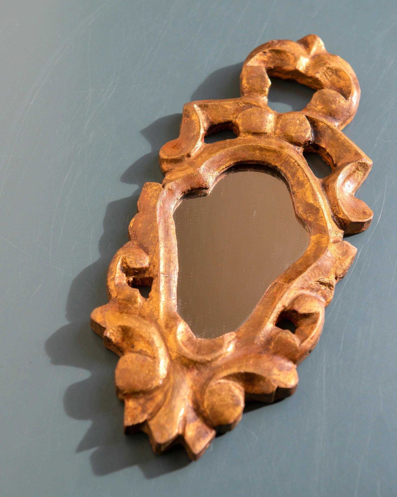 photo furniture Kleine Gouden Franse Spiegel, Barok Vergulde Spiegel, Handgesneden Gouden Lijst, Ornate Rococo Spiegel, Antieke Wandspiegel
