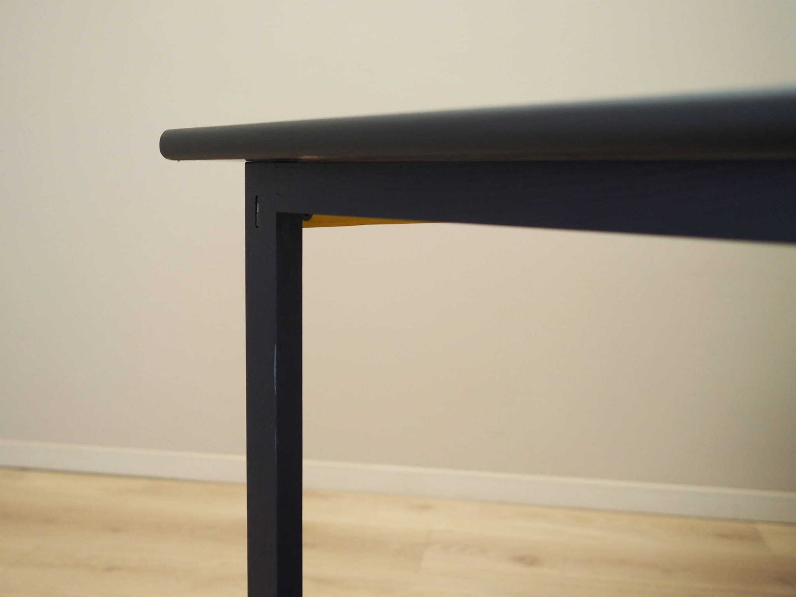 photo vinterior Acacia Desk, Italian Design, 1980s, Production: Italy