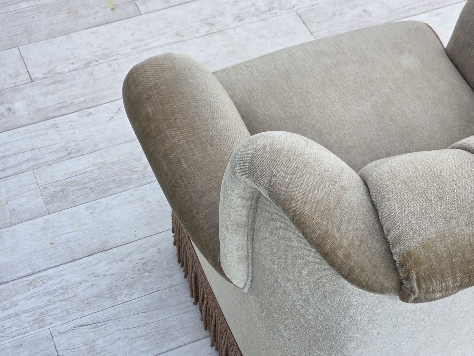 photo furniture Ca. Jaren 1970, Deense Fauteuil, Goede Staat, Meubelvelours, Beukenhout.